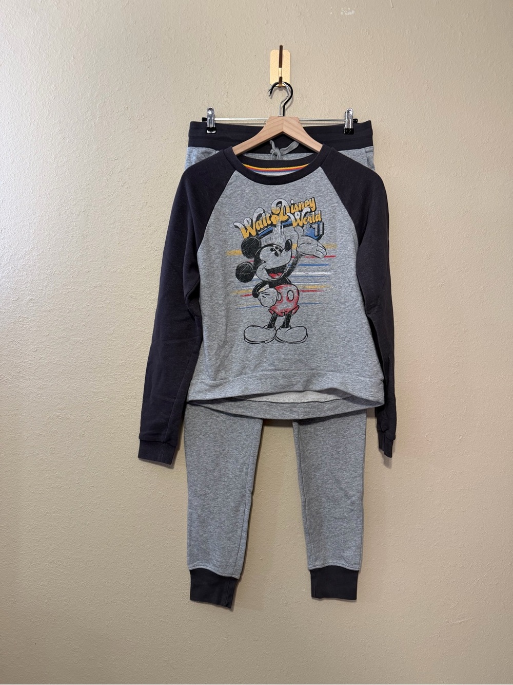 Walt Disney World Mickey Raglan Sweatsuit Set Size Large